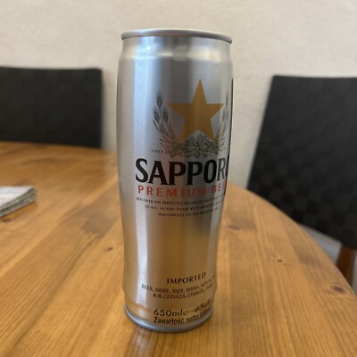 Leere gebrauchte Sapporo Premium Bier große 650ml Dose