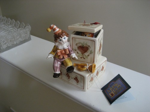 SCHMID MUSIC BOX W/ CLOWN AND BEAR MOVES UP & DOWN "THE ENTERTAINER" W/ORIG TAG - Picture 2 of 5