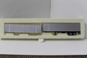 Concor 8450 HO Scale 45' Containers Undecorated + 1 Chassis