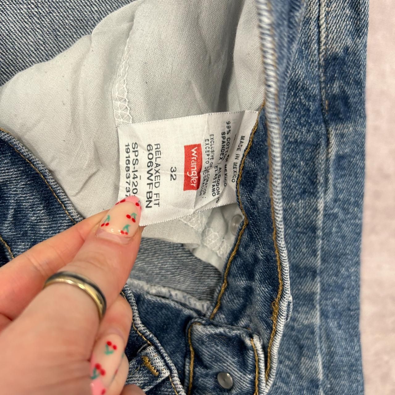 Wrangler Denim Shorts Relaxed fit Jean shorts / jorts Men's 32 thumbnail 3