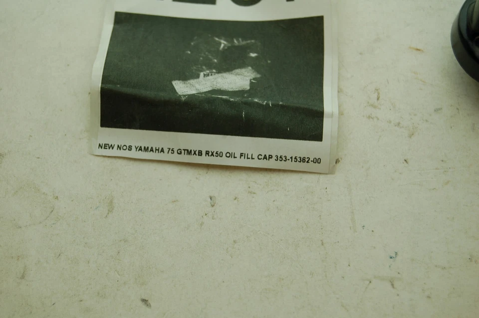 Tapa de tapón de llenado de nivel de aceite original Yamaha GTMXB RX50MK RX50 RX 50 353-15362-00 NUEVO DE STOCK Foto 2 de 4