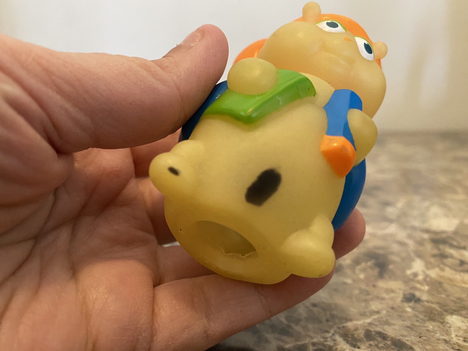 RARE - Glo Worm Bug Friends Hasbro - Luxiole Glo Sniffles Snail (escargot)