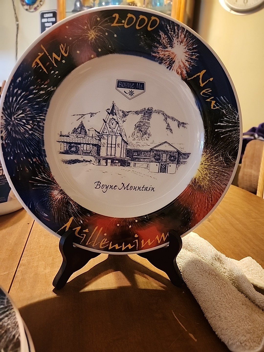 Commemorative Wall Plate for Stylish Home Decoration