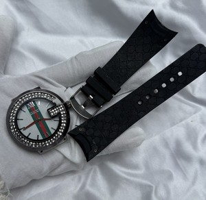 Gucci G Timeless YA116L Swiss Made Quartz Watch Black Crystal Bezel DY119126568