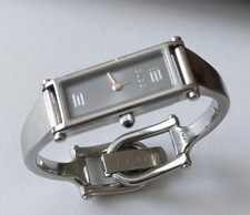 Gucci 1500 L Silver Women's Watch Vintage Swiss Made Stainless Steel.