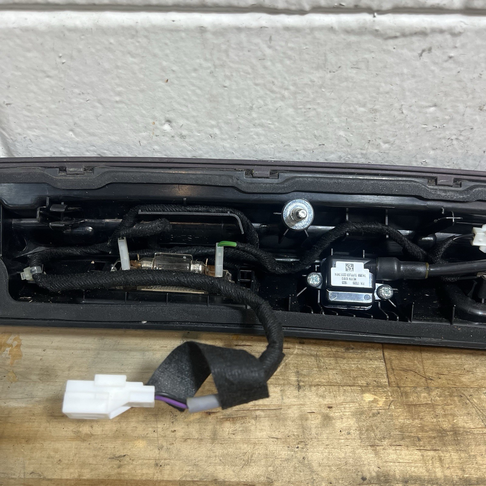 2014-2022 Maserati Ghibli Decklid Trunk Lid Molding W/ Camera Oem