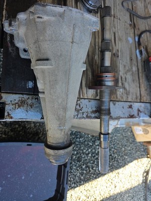 1980s Ford Lincoln C6 Automatic Transmission Rear Tailshaft Housing & output