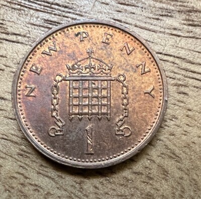 1976 UK One New Penny Coin Queen Elizabeth II Great Britain England 1 Penny Coin