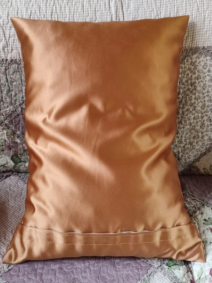 ANCIEN COUSSIN TAPISSERIE CHIEN CANICHE SUR TISSU SATINÉ 53 X 37 CM - Photo 4/4