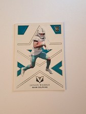 2021 Panini Chronicles - Vertex #V-6 Jaylen Waddle (RC) In Toploader 