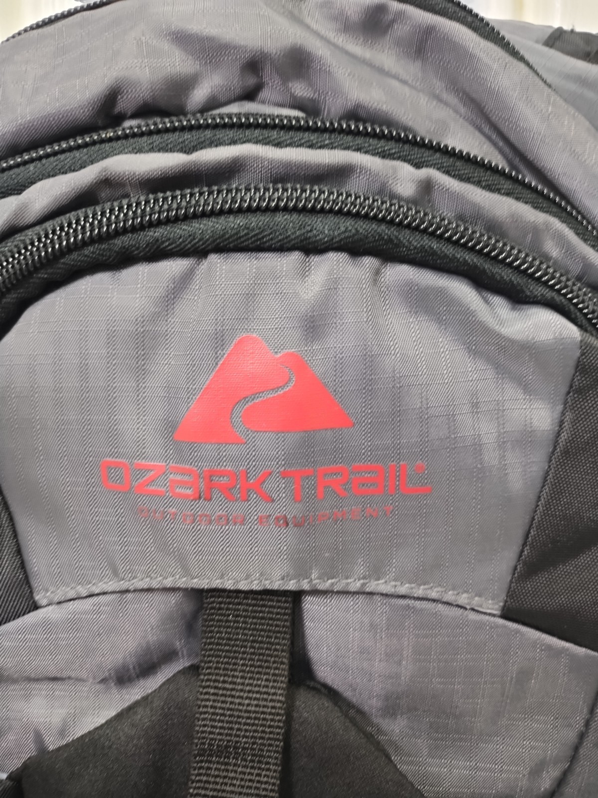 Ozark Trail Hydration Backpack 2L / 64oz. Outdoor Hiking Equipment Blue Hiking 