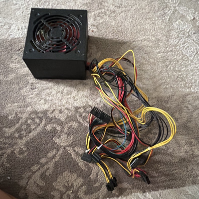 Thermaltake Smart RGB 550W ATX Netzteil, 1 Lüfter, RGB-Beleuchtung, SATA, PCI-E