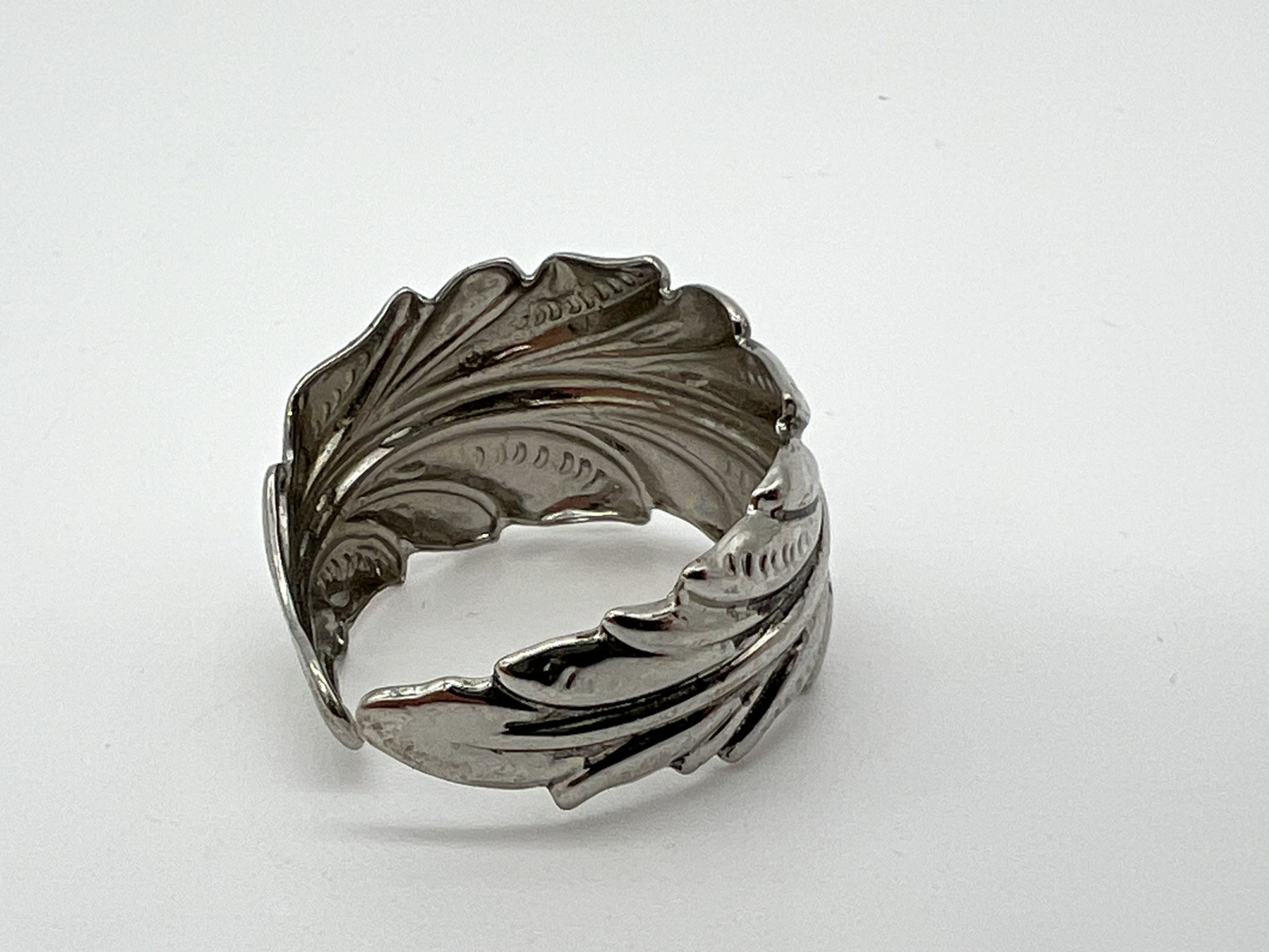Vintage Silver Tone Leafy Pattern Adjustable Ring - image 4