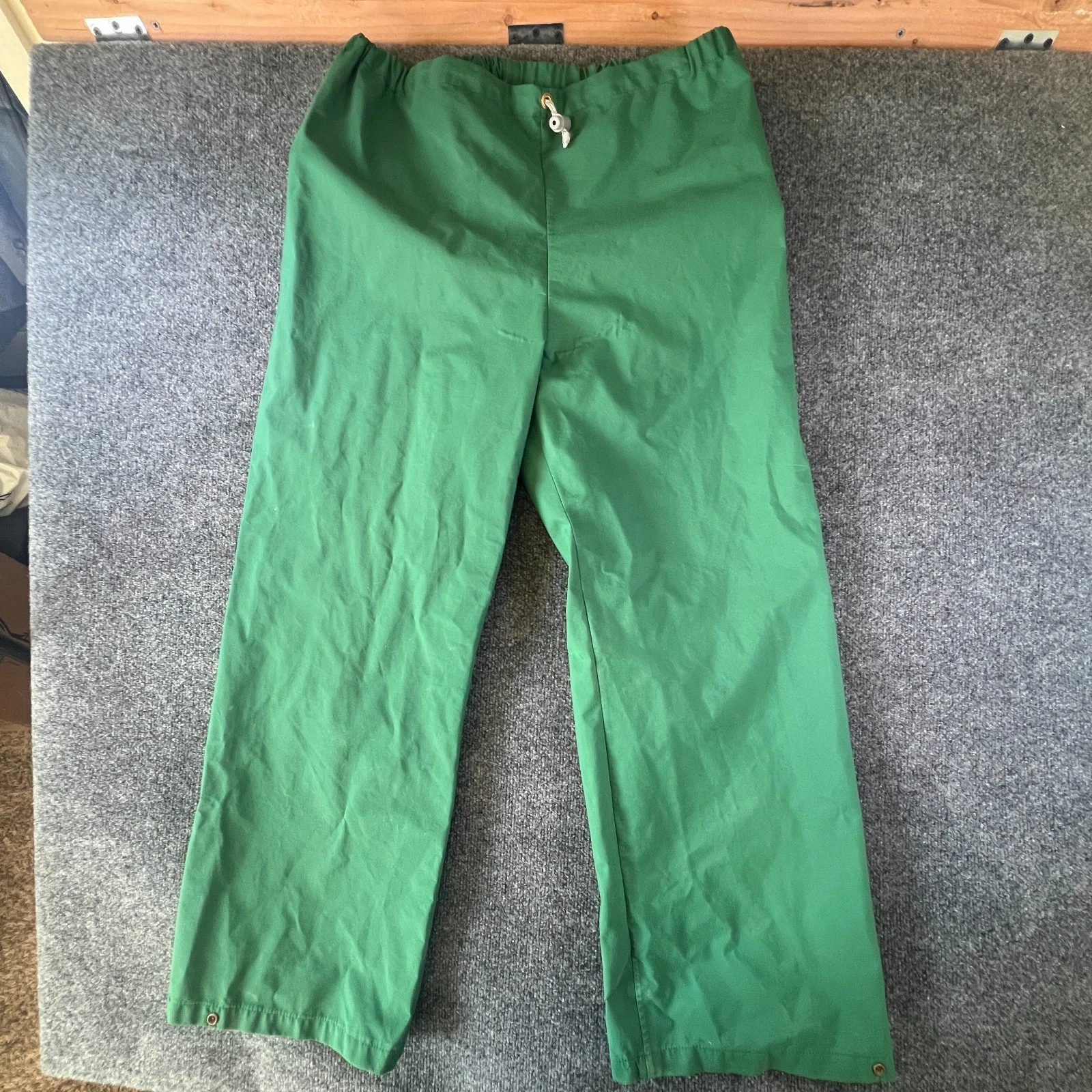 Vintage Eddie Bauer Gore-Tex Green Shell Pants USA Made Men’s L
