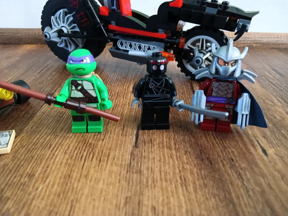 Lego TMNT 79101 Shredder's Dragon Bike COMPLETA - Imagem 2 de 4