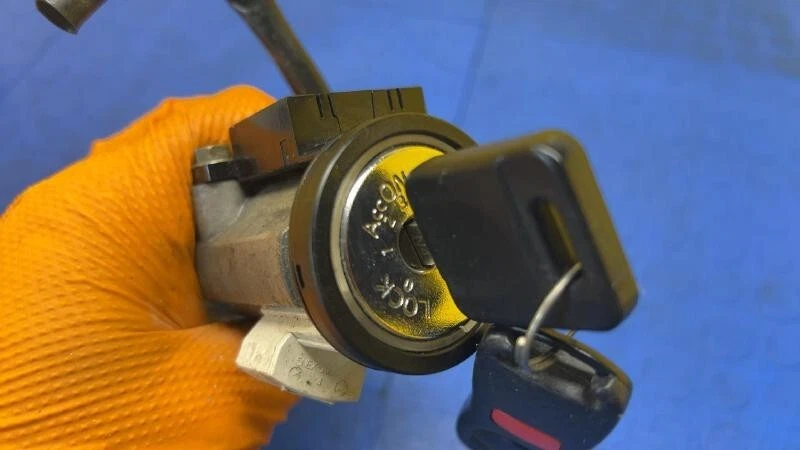 2005-2012 Nissan Frontier Ignition Lock Cylinder Switch With Key Factory OEM - Image 2 of 4