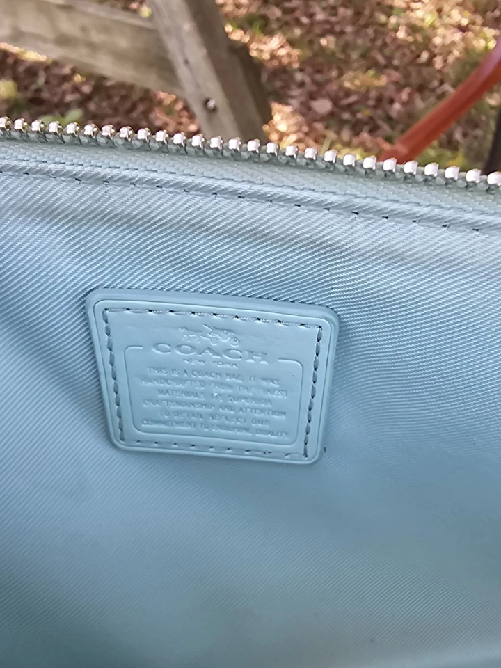 Cartera Coach Doble Cremallera en Cuero Guijarro Espuma de Mar Foto 4 de 4