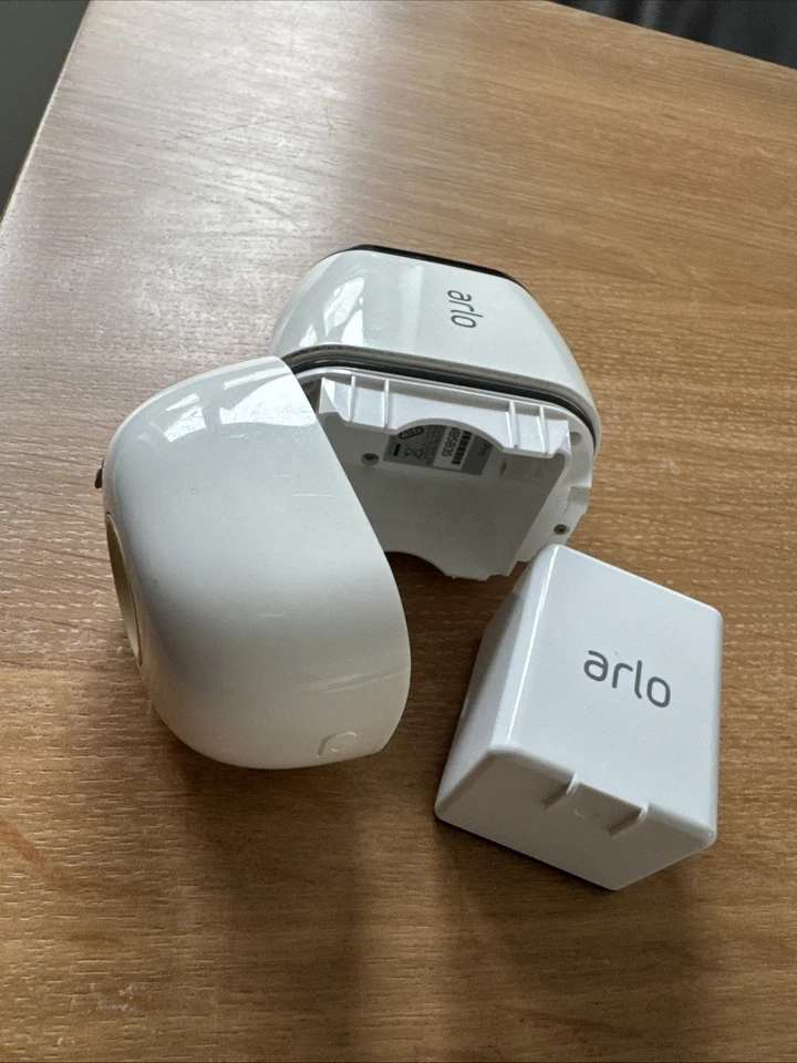 Netgear Arlo kit VMS4130 : VMB4000 Station & Arlo Pro VMC4030 Camera - Bild 4 von 4