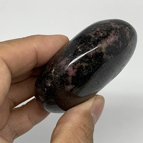 174.9g, 2.4"x2.2"x1.1", Rhodonite Palm-Stone Polished Reiki Madagascar,B12108 - Picture 6 of 10