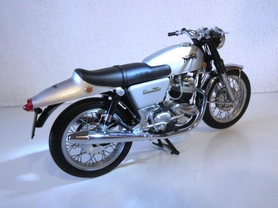 特価 AUTOart (1/12) ノートン コマンド 750 Fastback Autoart 1