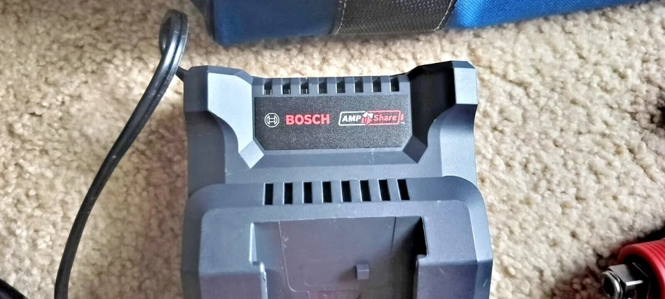 BOSCH GXL18V-240B22 18V Kit combinado de 2 herramientas con 1/2 pulg. Taladro percutor con 2 pilas Foto 4 de 4