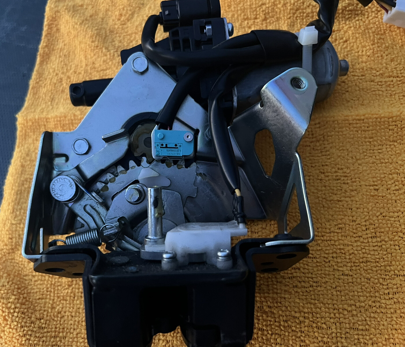 2010 19 TOYOTA VENZA RAV4 REAR LIFT GATE HATCH TRUNK LATCH LOCK