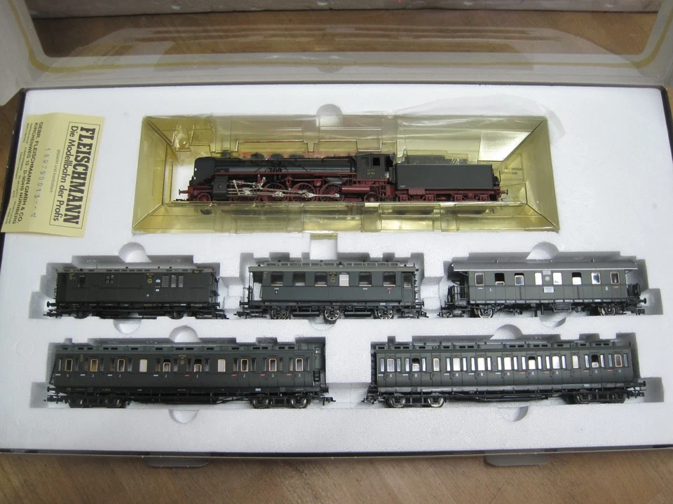Fleischmann  1897K DR Personenzug  mit der OVP funktionstüchtig