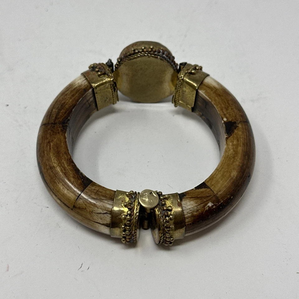 Vintage Bangle Bracelet Green Jade Stone Brown Bone Brass Hinge Clasp Jewelry - Image 4 of 4