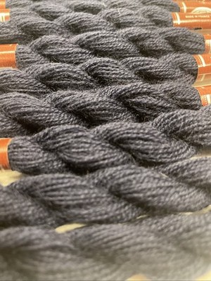 DMC Broder Medicis Laine Tapestry Wool 27.3 Yards Skein - Color 8200- Navy