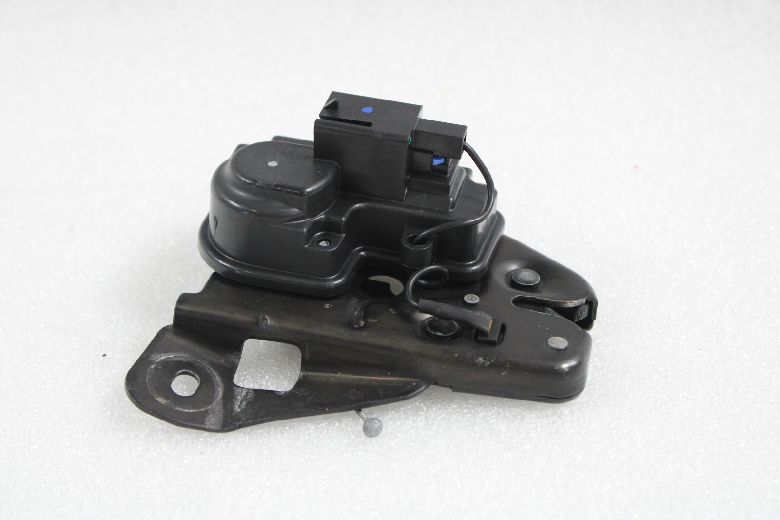 Maserati Ghibli, Decklid Latch / Lock, Used, P/N 675000646