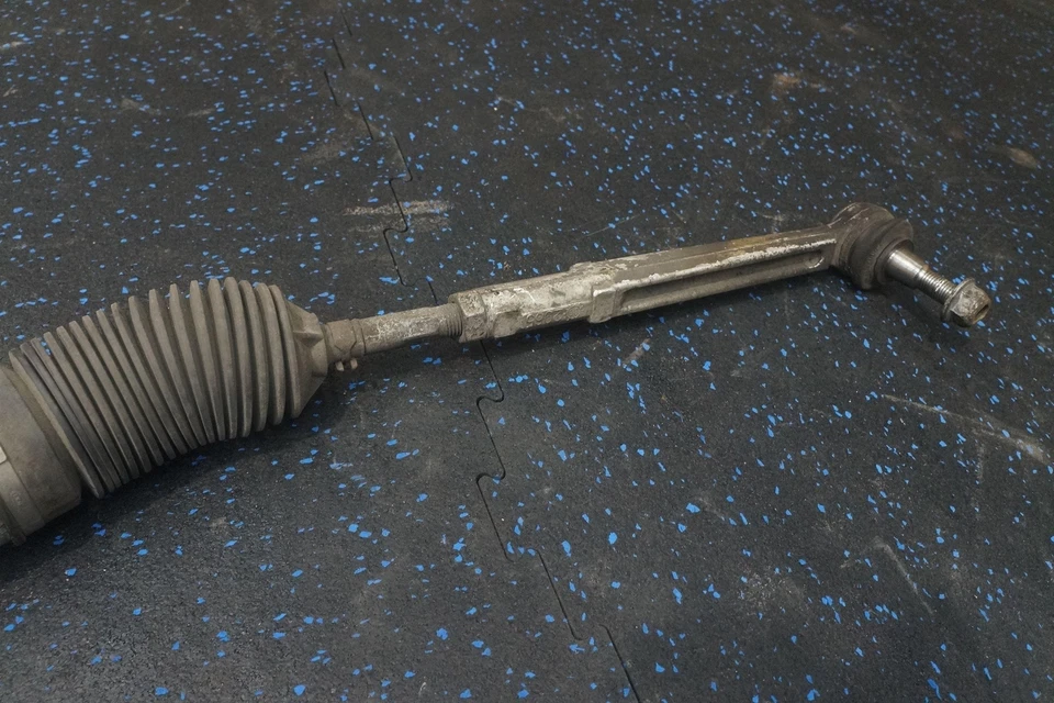 Portaequipajes y piñón de dirección 99634701111 99634700506 OEM Porsche 911 996 1999-05 Foto 3 de 4