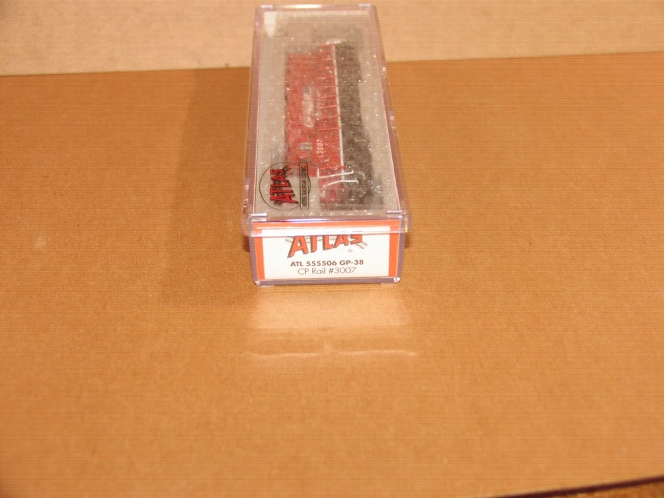 Atlas Canadian Pacific CP Rail GP-38 Locomotive #3007 DCC Ready N Scale 555506 - Image 2 of 4