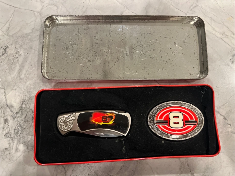 Navaja de bolsillo Dale Earnhardt Jr #8 - Juego de hebillas de cinturón en caja conmemorativa TQ Foto 3 de 4