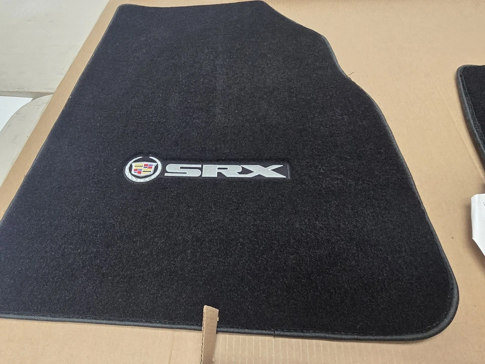 04-16 Alfombrillas genuinas Cadillac SRX logotipo de escudo OEM GM Lloyd alfombrillas revestimientos Foto 4 de 4