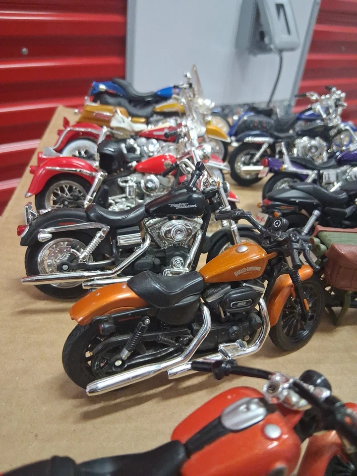 Lot of 17 Maisto Harley-Davidson 1:18 Scale Die‐Cast Motorcycles – Mixed Models, - Image 4 of 4