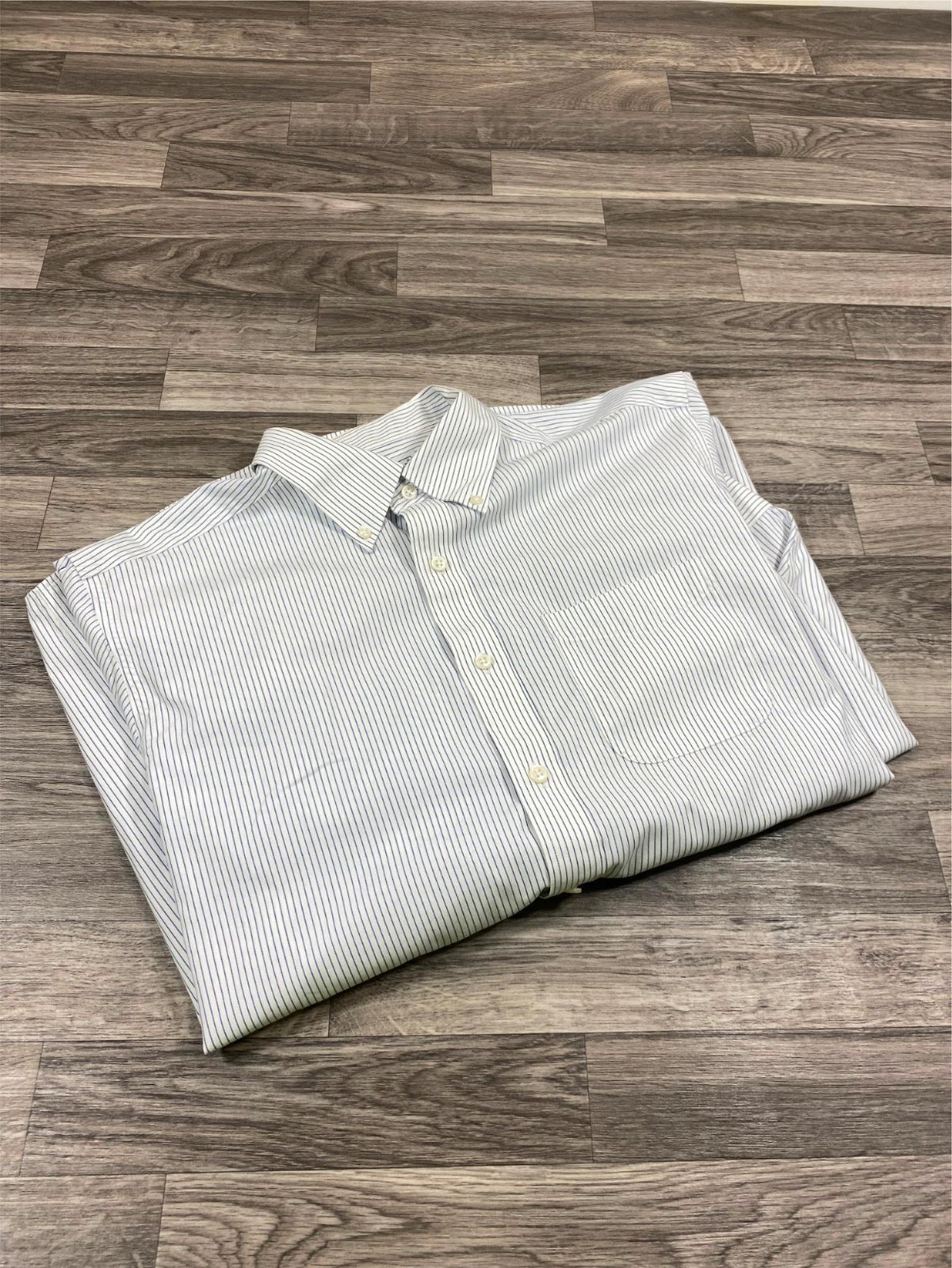 L.L. Bean Men's Traditional Fit White Blue Striped Button Down Shirt 15.5-34