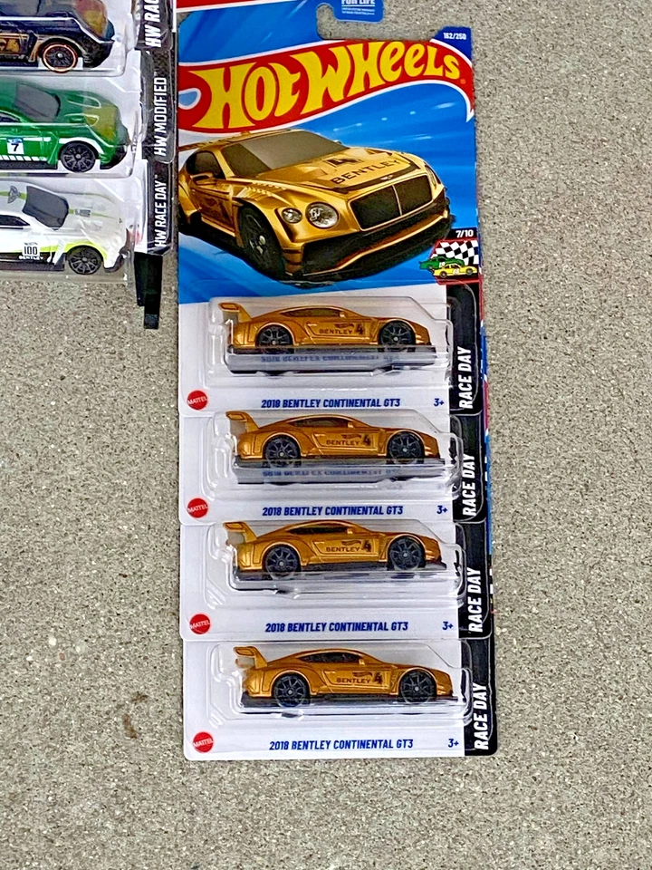 Lote de Hot Wheels 11-2018 Bentley Continental GT3 - Branco/Preto/Verde/Dourado - Imagem 3 de 4