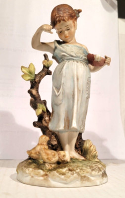 Lefton China   Mathilda   Girl Feeding Two Chicks KW3083 Figurine 6.5''