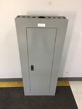 GE 200 AMP 208/120 VOLT 3 PHASE 42 CIRCUIT MAIN BREAKER PANEL..P-1213