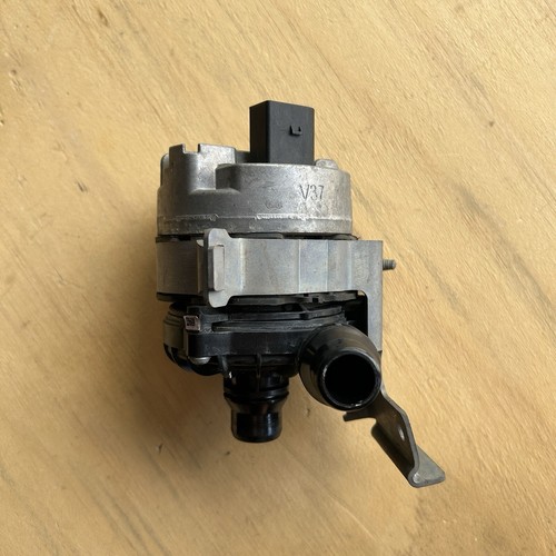 Genuine Mercedes OEM C63s Coolant cooling water pump circulation A0005001800 - Picture 3 of 8