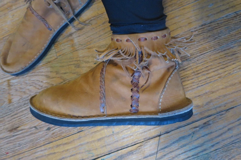 Handmade Moccassins (Native American) leather unisex men's 8.5 tire rubber sole - Image 2 of 4