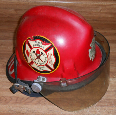VINTAGE CAIRNS & BROS RED FIRE FIGHTER HELMET W/ FACE SHIELD & LINER! VERY NICE!