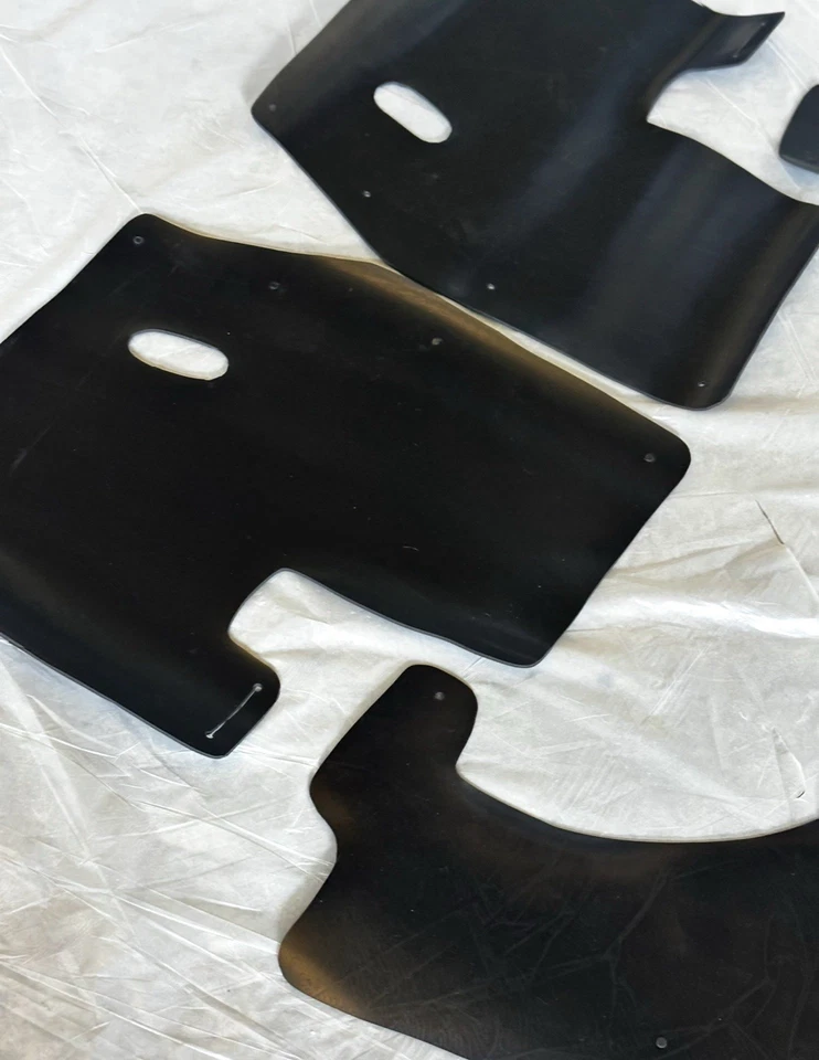 Juego protectores contra salpicaduras de motor MITSUBISHI MONTERO SPORT PAJERO  - Imagen 3 de 3