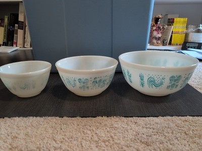 Pyrex Amish Butterprint 1/2, 1 1/2 & 2 1/2 Qt Mixing Bowls Turquoise On White 