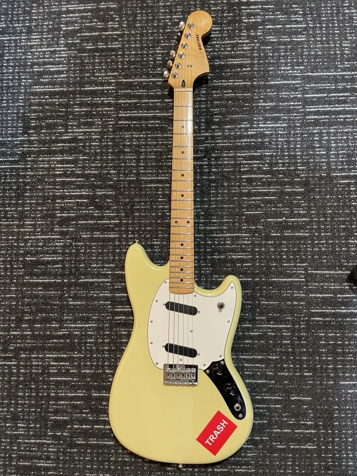 Fender Player II Mustang Electric Guitar w Case/Strap/Wall Mount/Boveda Yellow - Image 3 of 4