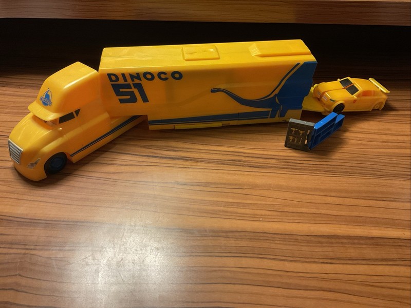 Disney Pixar Cars Cruz Ramirez #51 Dinoco Transporter Hauler Semi Truck McQueen