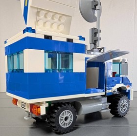 LEGO 4205 Police Command Truck & Boat Minifigs City Set