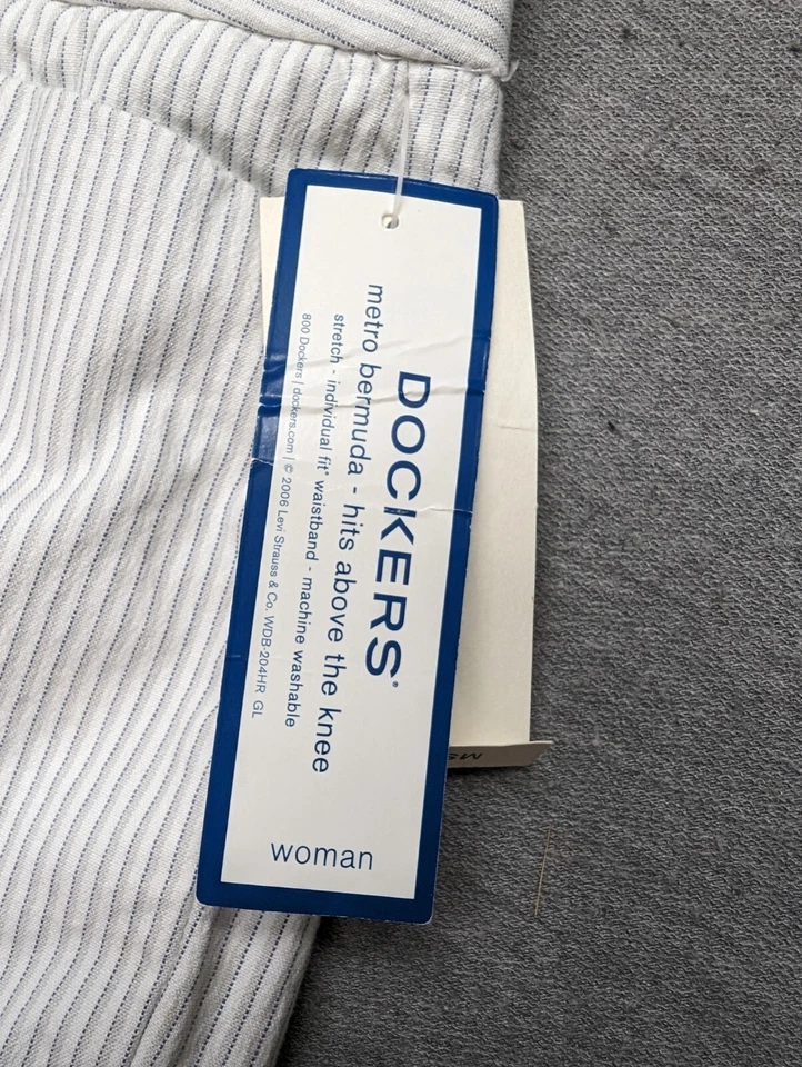 NWT Dockers Women's 18W Metro Bermuda Individual Fit Shorts Pocket Striped  - Image 3 of 4