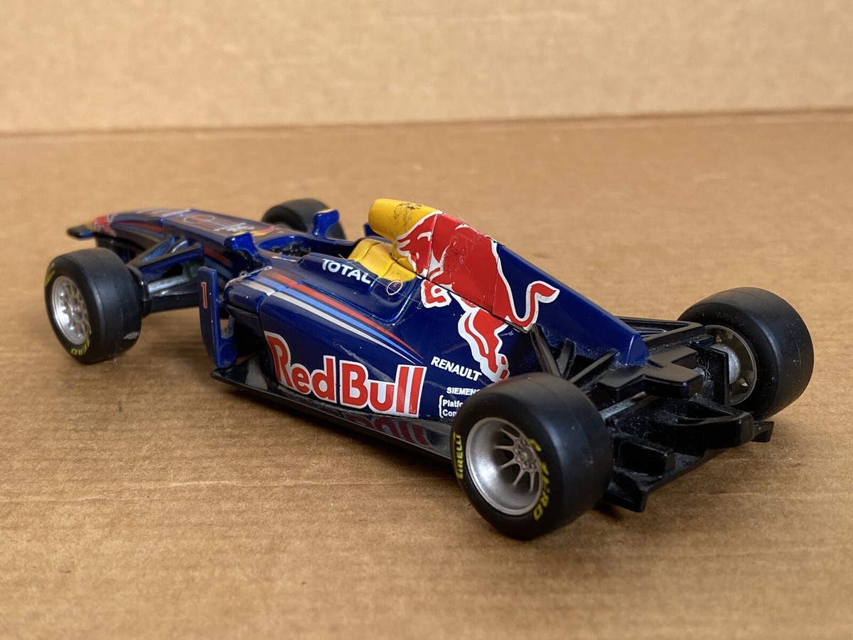 Bburago 2011 Red Bull Racing F1 Car, S. Vettel, 1:32 Scale, Die