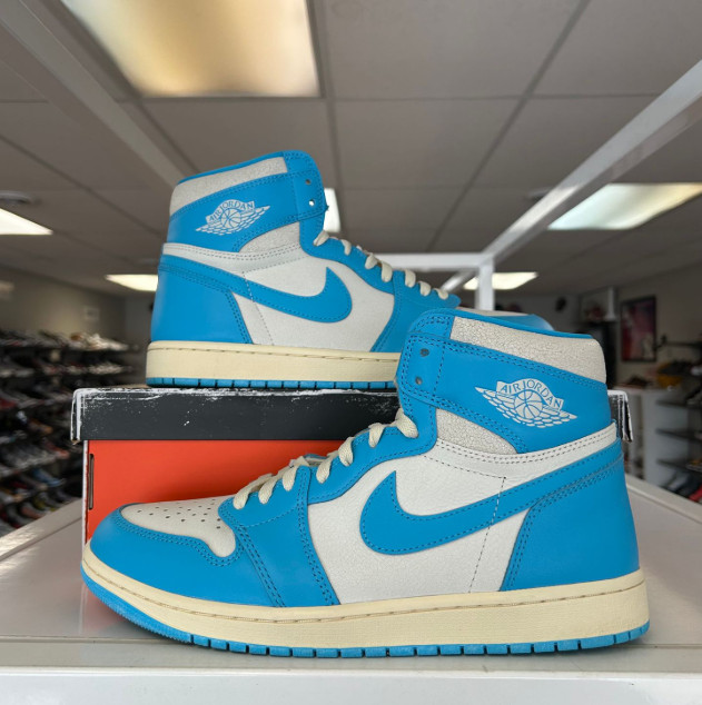 Size 10.5 - Air Jordan 1 Retro OG High UNC Reimagined DZ5485-402 Used w/ Box CTN